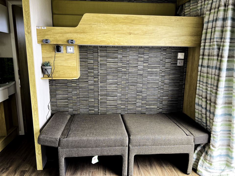 Fold-out seating