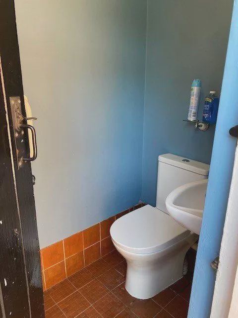 Toilet cubicle