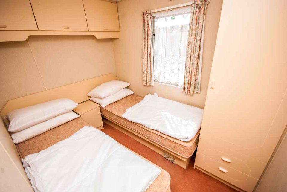 Twin bedroom