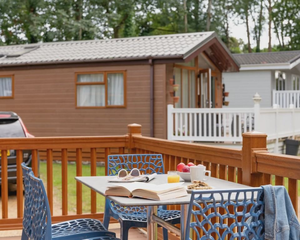 Lodge deck with table