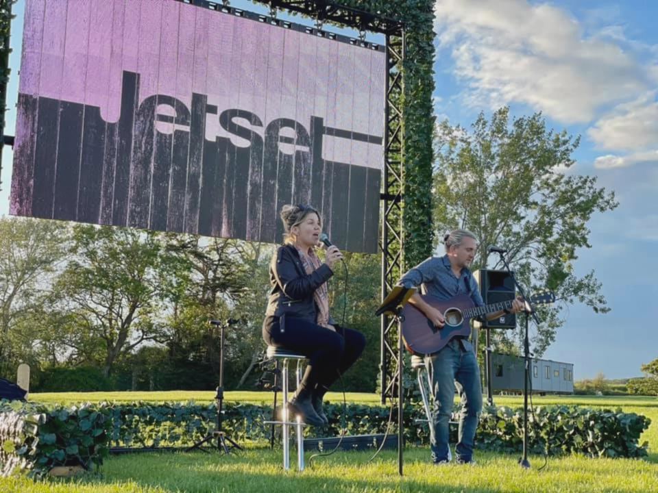 Live music outdoors