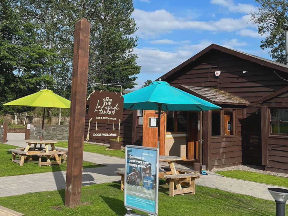 Lakeside Tavern