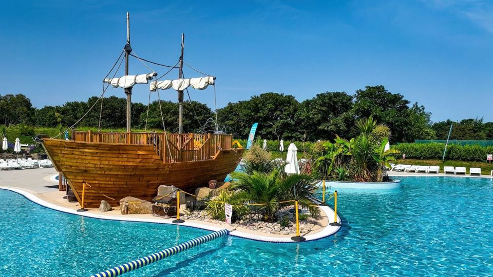 Pirate ship in the pool