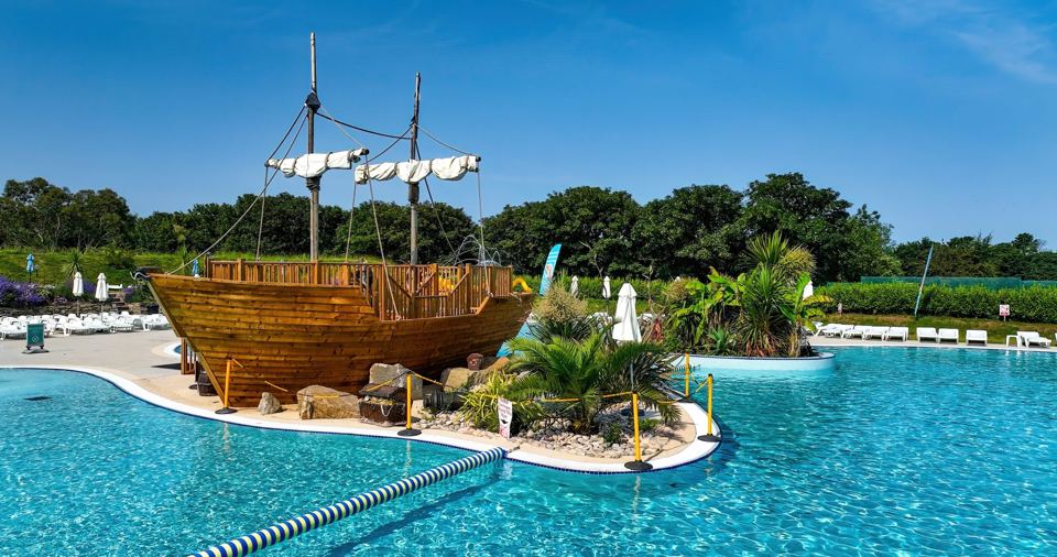 Palm Bay pool and pirate ship