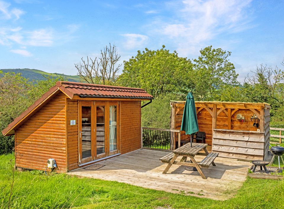 Mini-lodge with decking