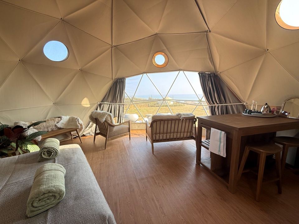 Dome lounge with table