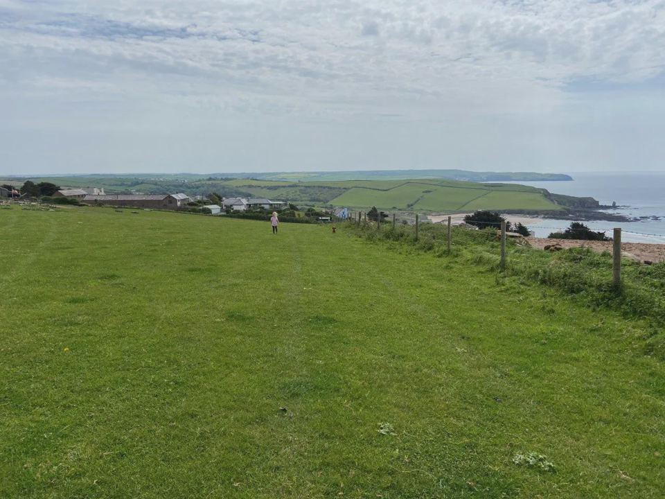 Field path towards the coast