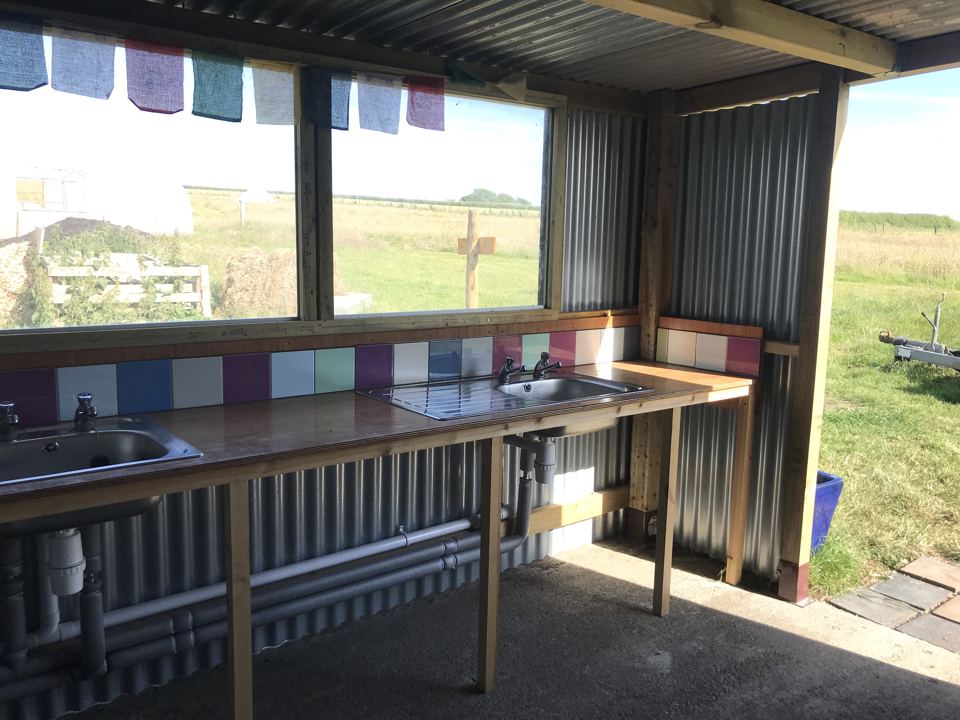Covered washing-up area