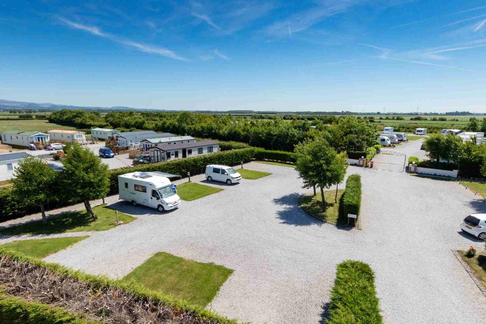 Gravel touring pitches