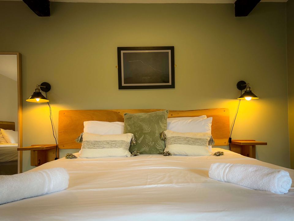 Double bedroom with bedside lamps