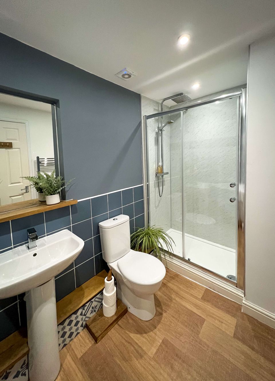 Bathroom with shower and basin