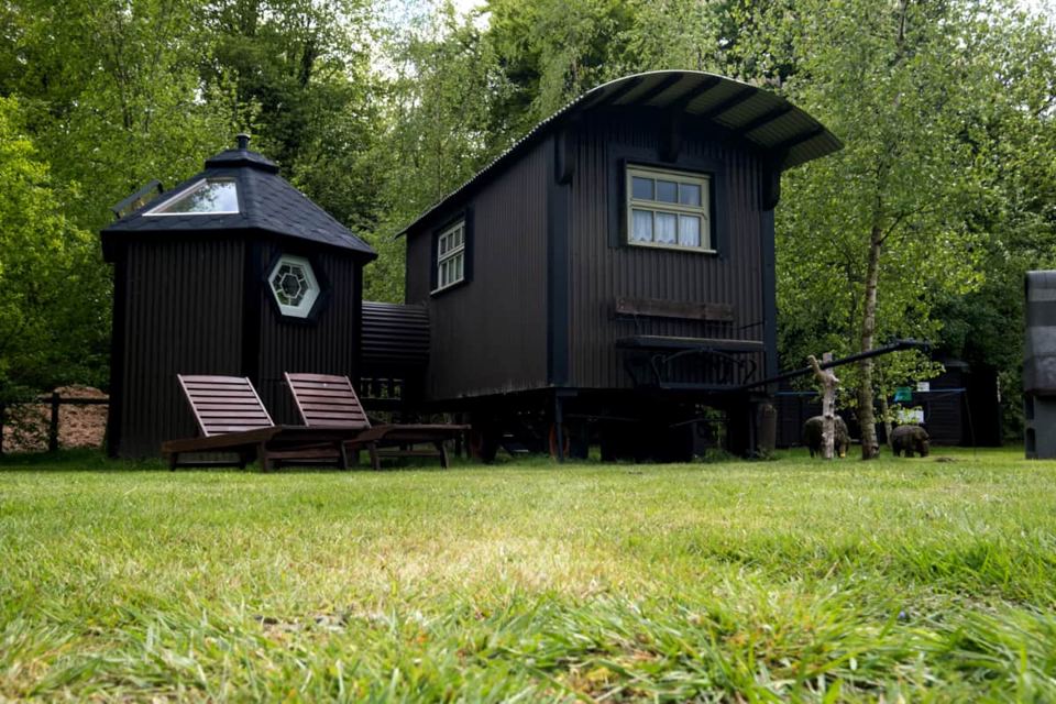 Shepherd's hut and bathroom