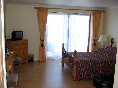 Bedroom with double bed