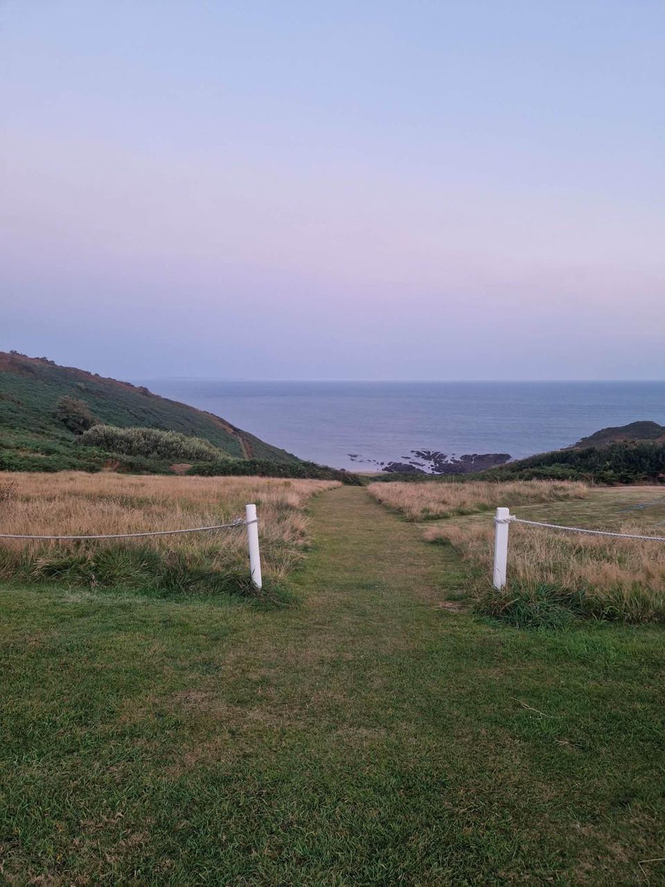 Coast path between the posts