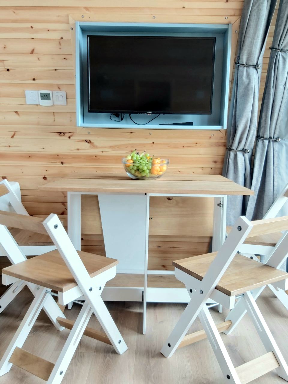 Pod table and TV