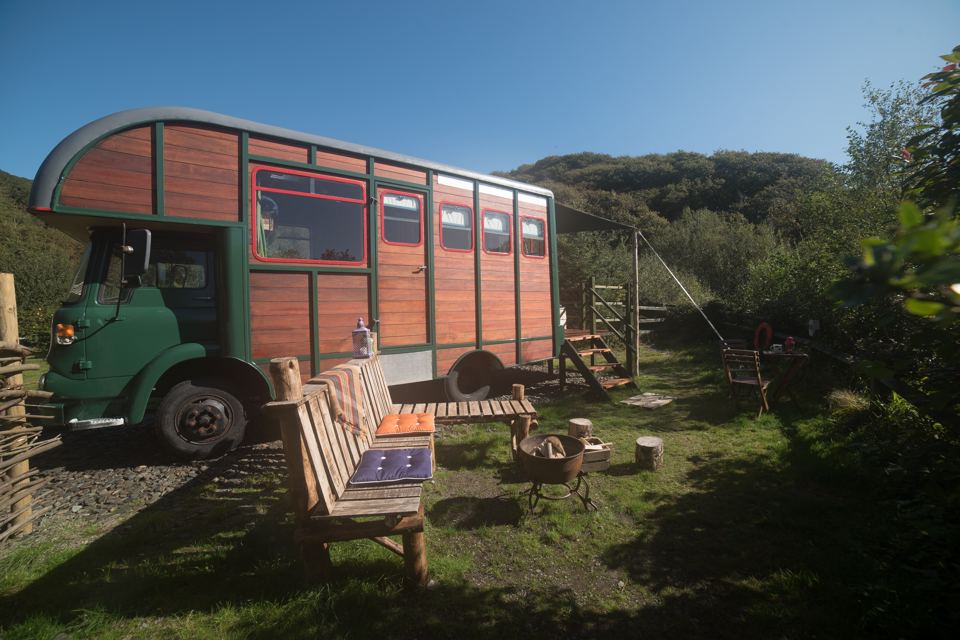 Horse lorry by the ponds