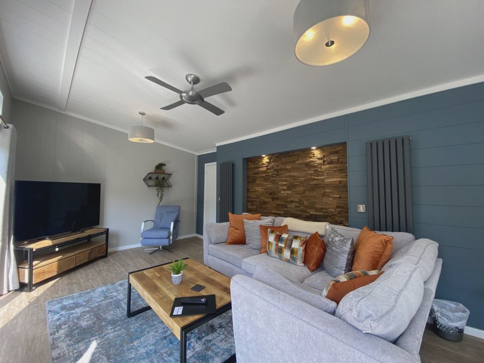 Lodge lounge