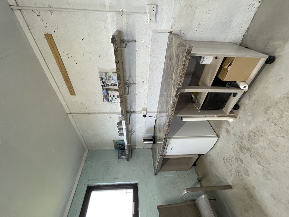 Campers' room with sinks and kettle