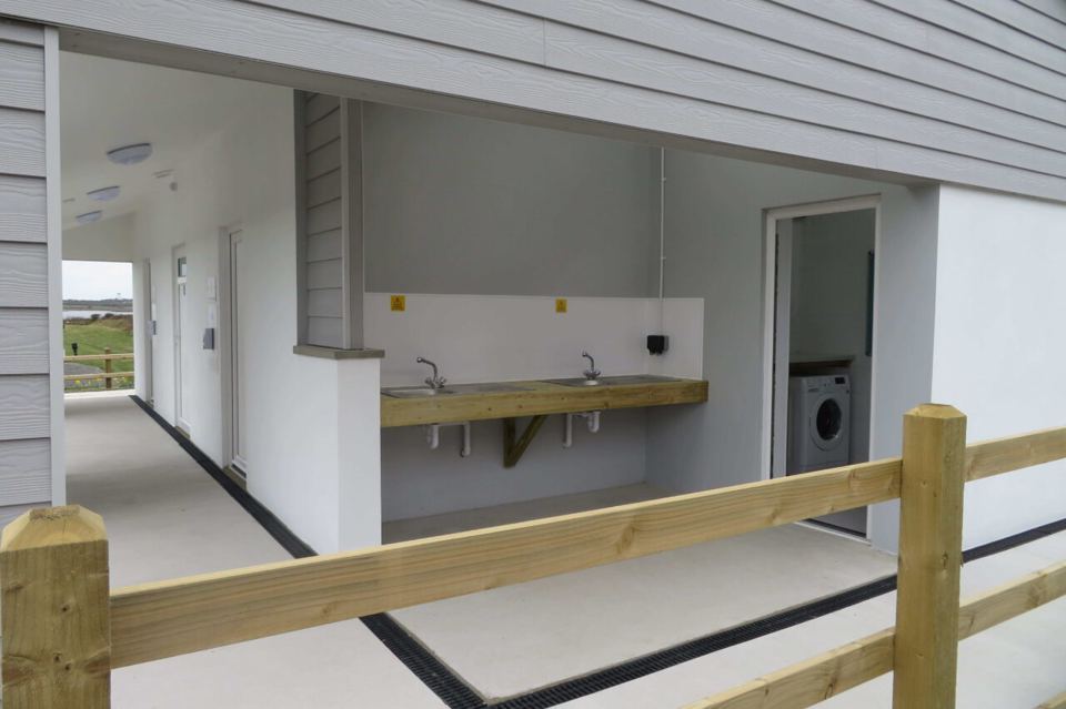 Washing-up area and laundry