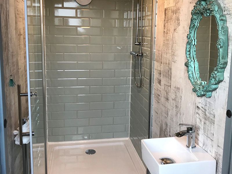 Private shower cubicle