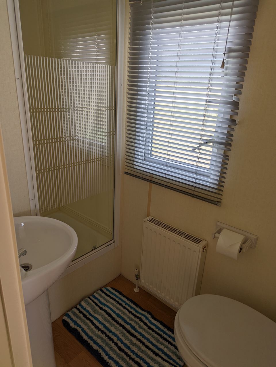 Shower and toilet in the caravan