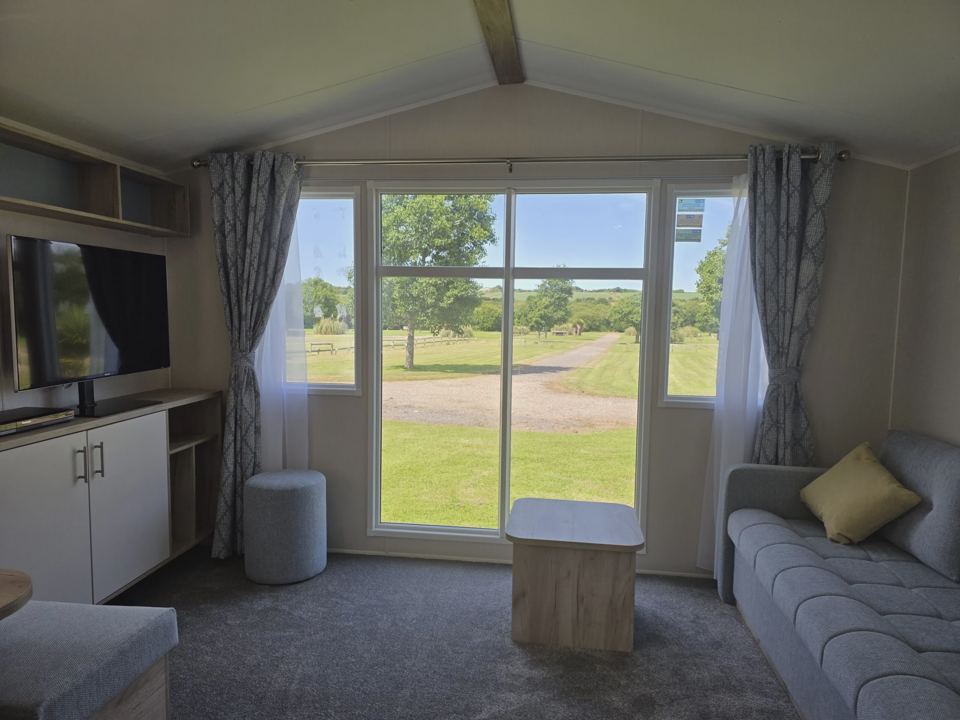 Lounge with view over the field