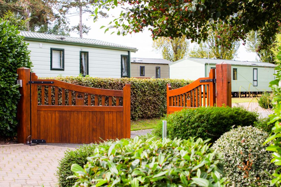 Holiday homes behind a hedge