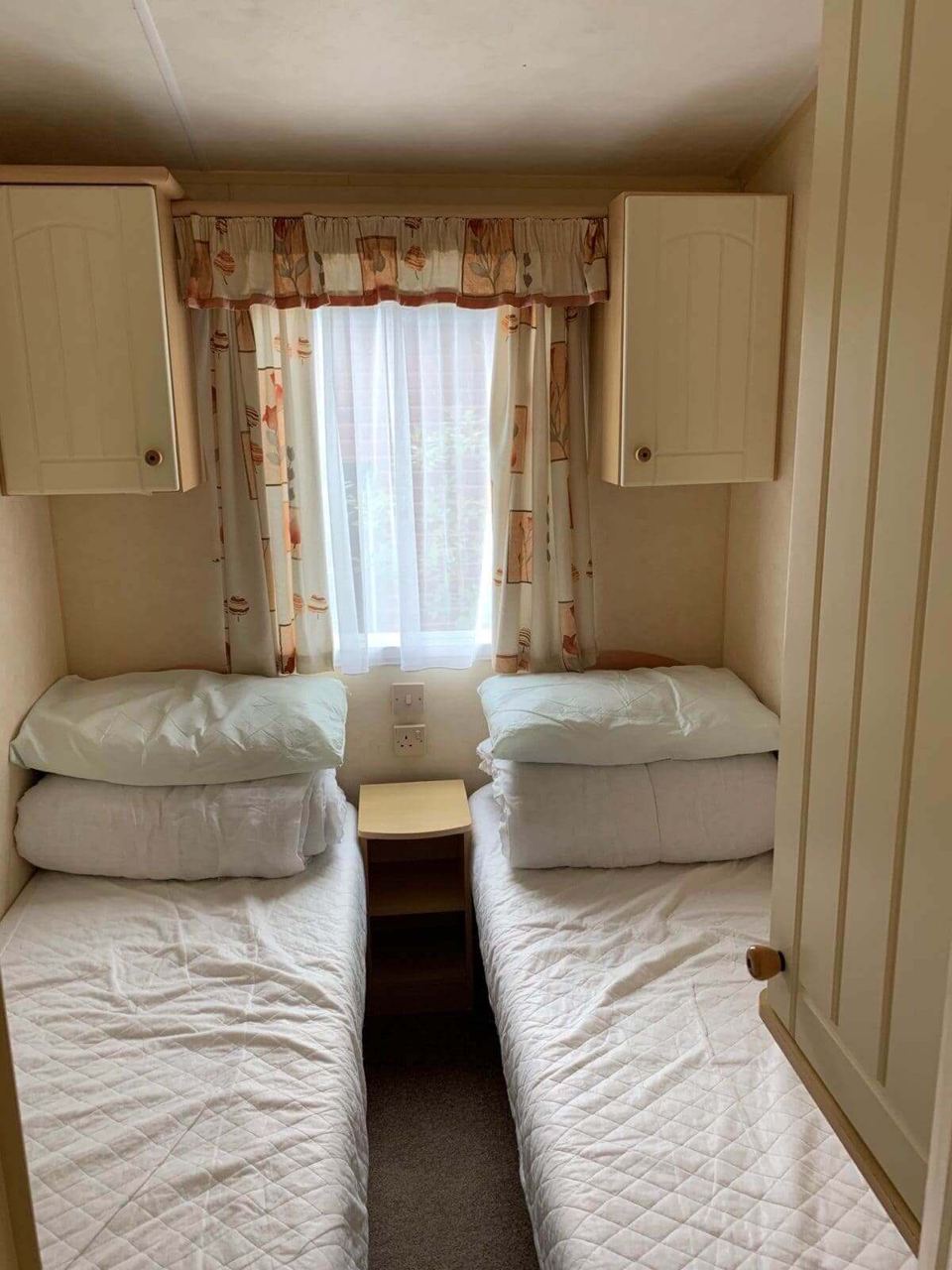 Twin bedroom in the caravan