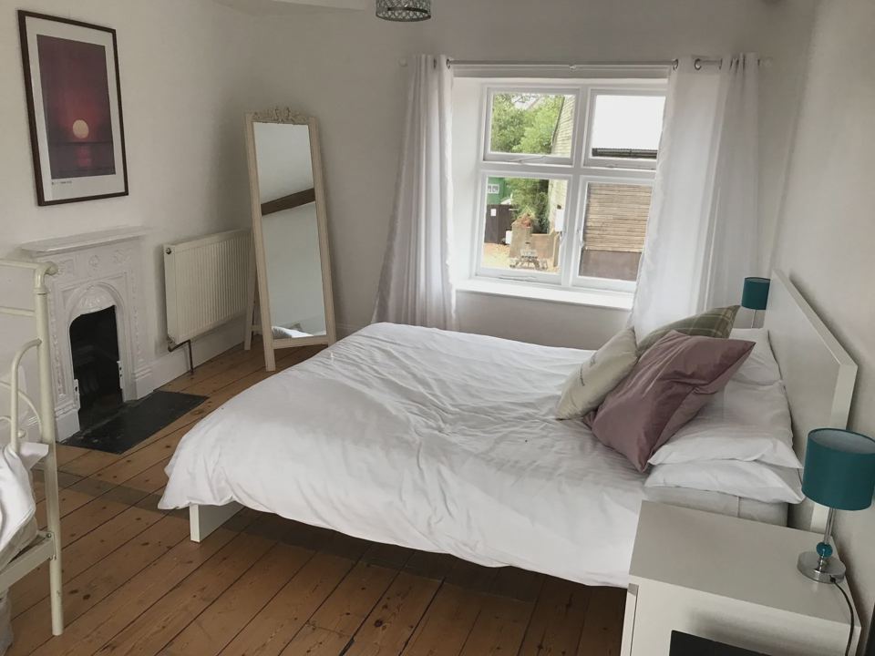 Double bedroom with garden view