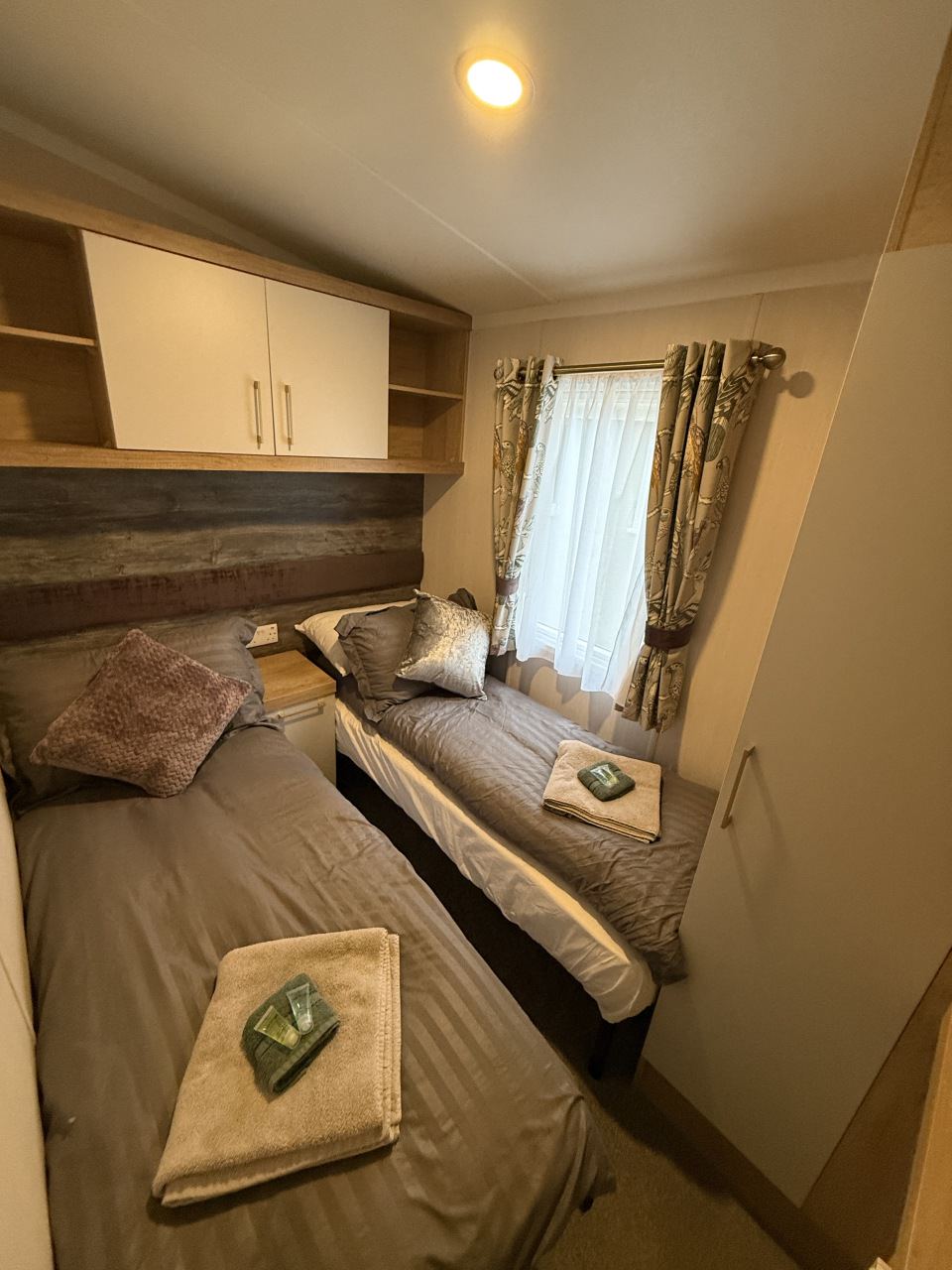 Twin bedroom