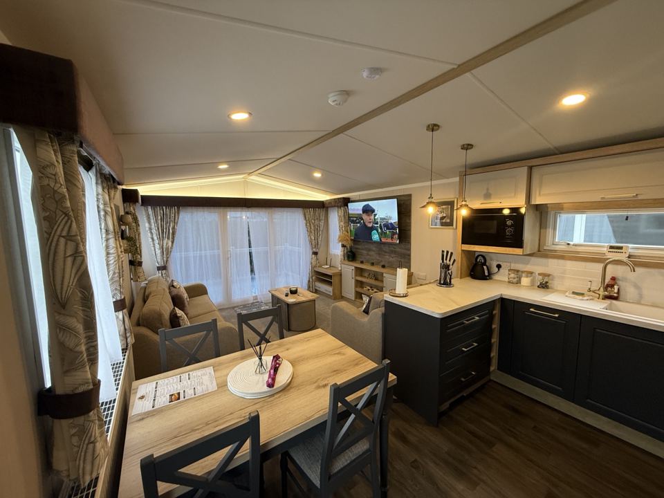 Lodge lounge and kitchen