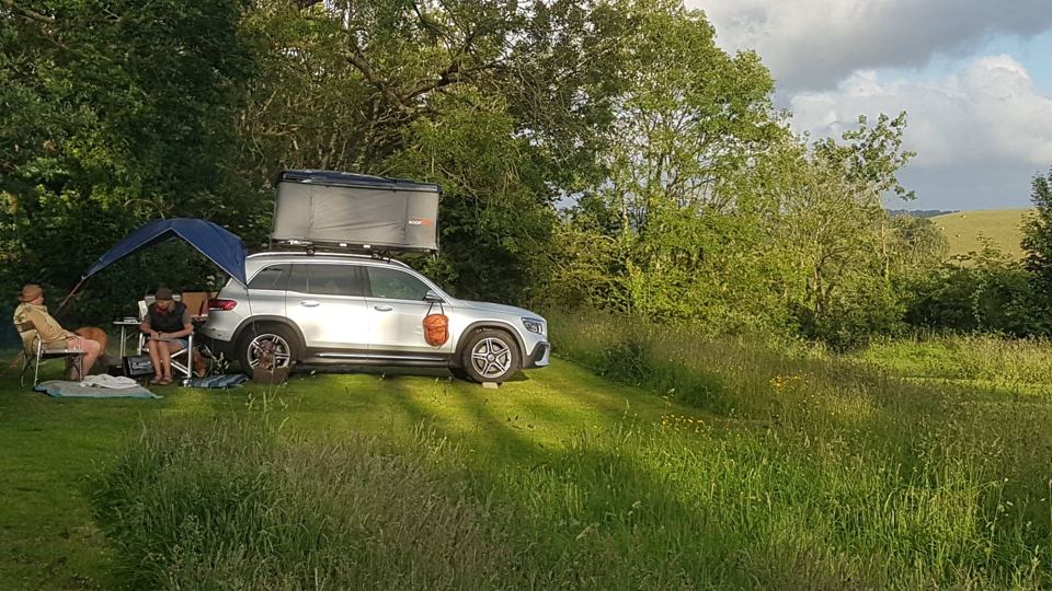 Meadow pitch with roof tent