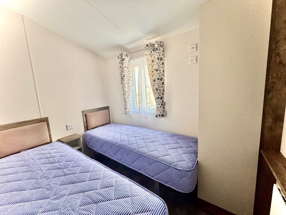 Twin bedroom