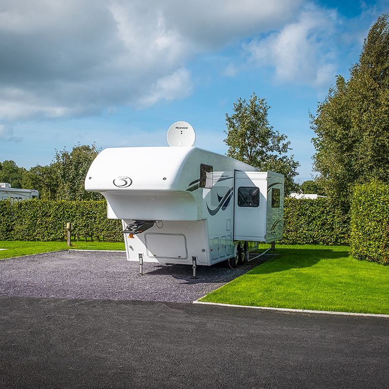 Fifth wheel on gravel pitch
