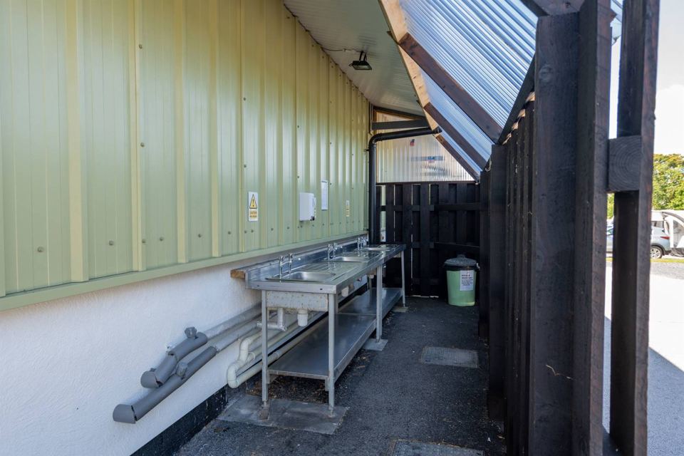 Outdoor washing-up area