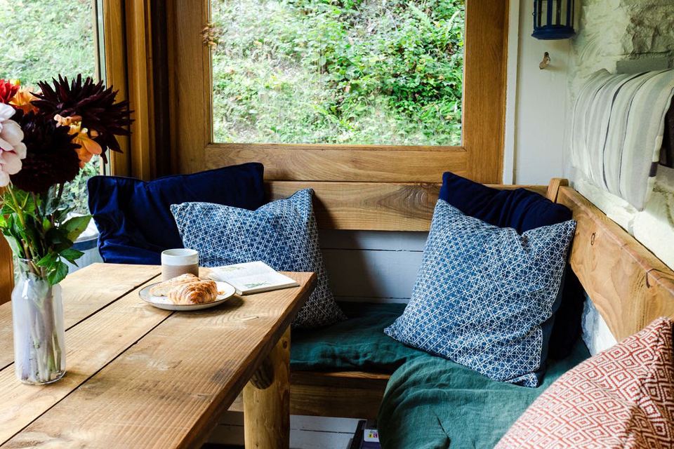 Porch dining nook