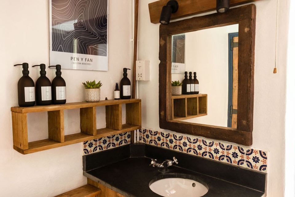 Bathroom basin