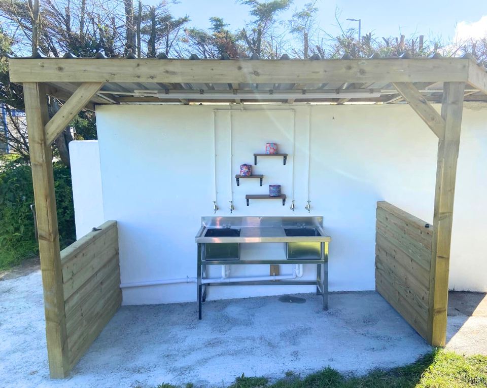 Outdoor washing-up area