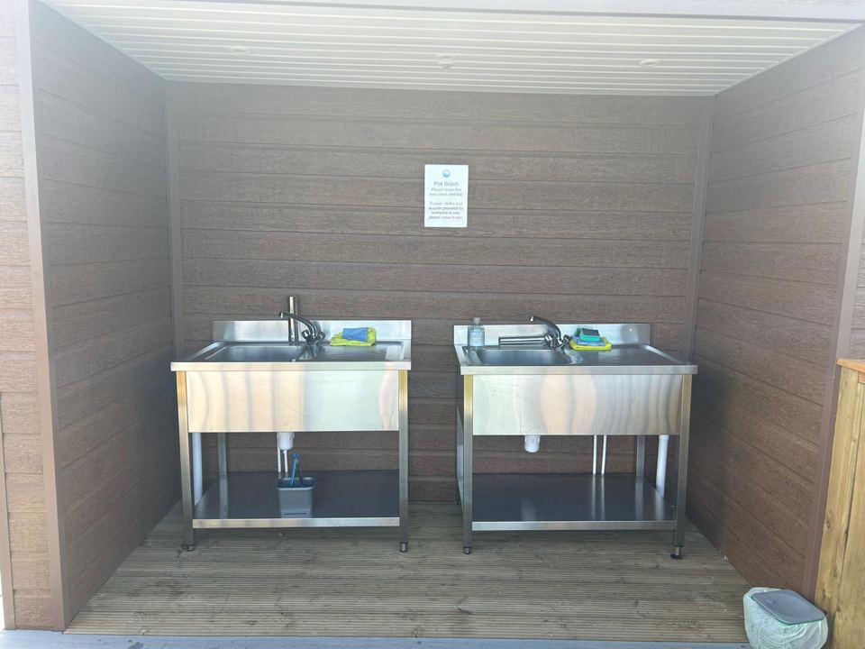 Pot wash sinks