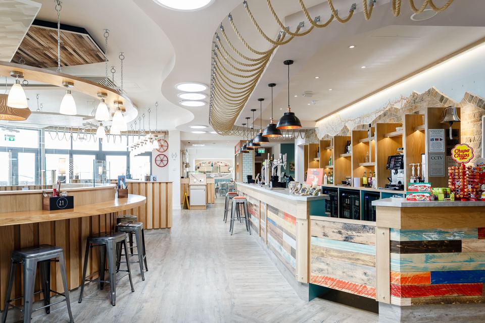 Bar and lounge