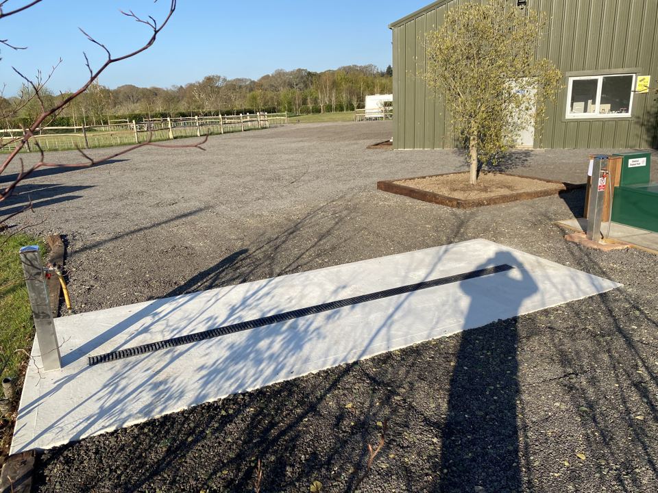 Gravel yard and service point