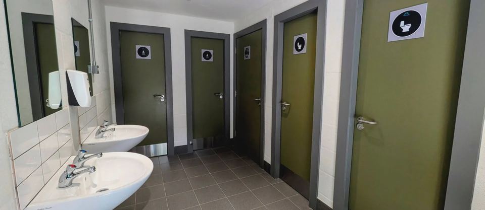 Private toilet and shower rooms