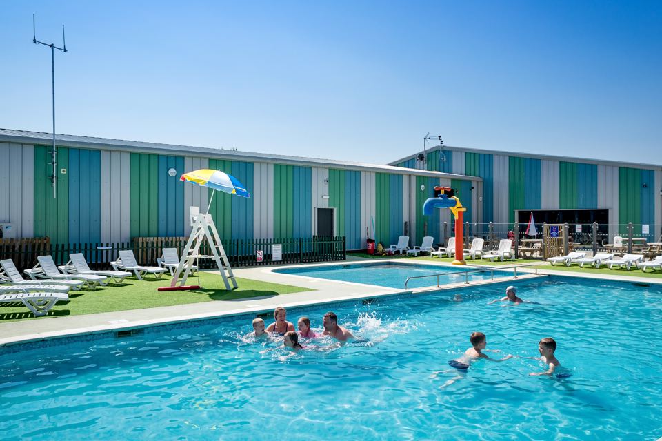 Outdoor pool and clubhouse
