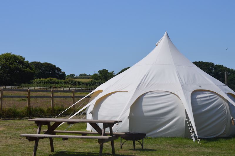 Belle tent with picnic table