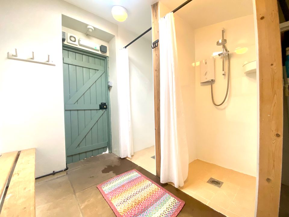 Shower cubicle