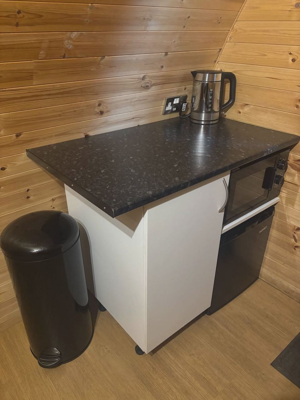 Pod kettle and fridge