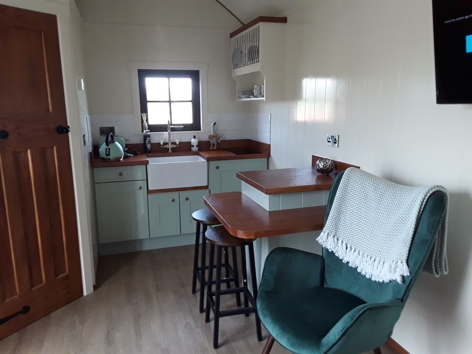 Cottage-style kitchenette
