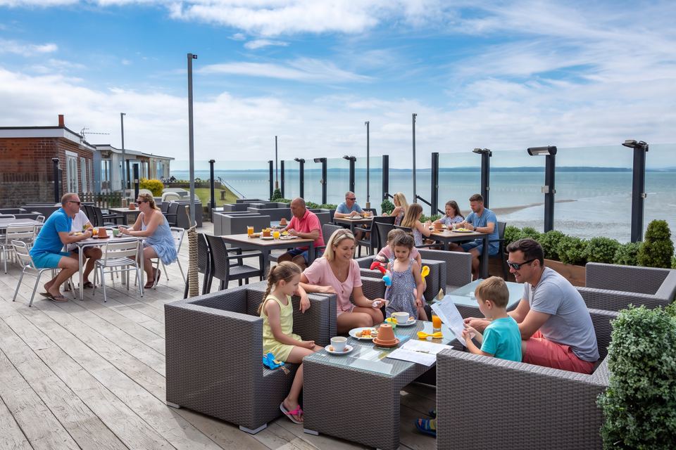 Sea-view dining terrace