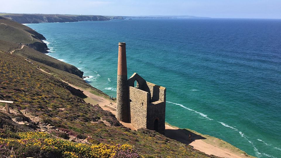 Engine house above the cliffs