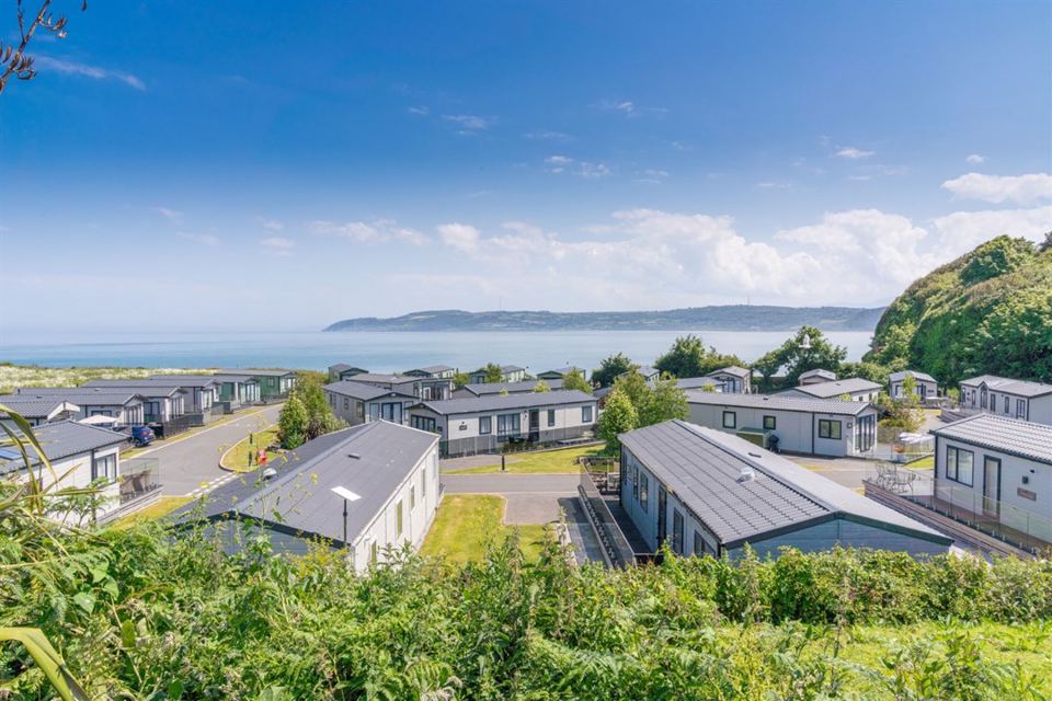 Holiday homes above the bay